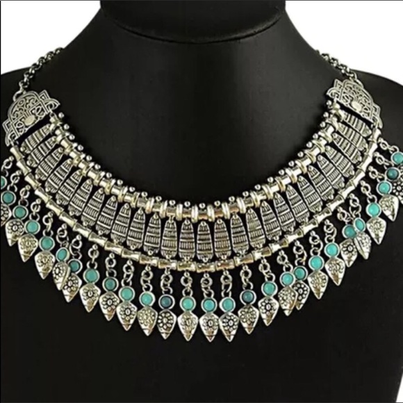 Jewelry - Statement Necklace 💙